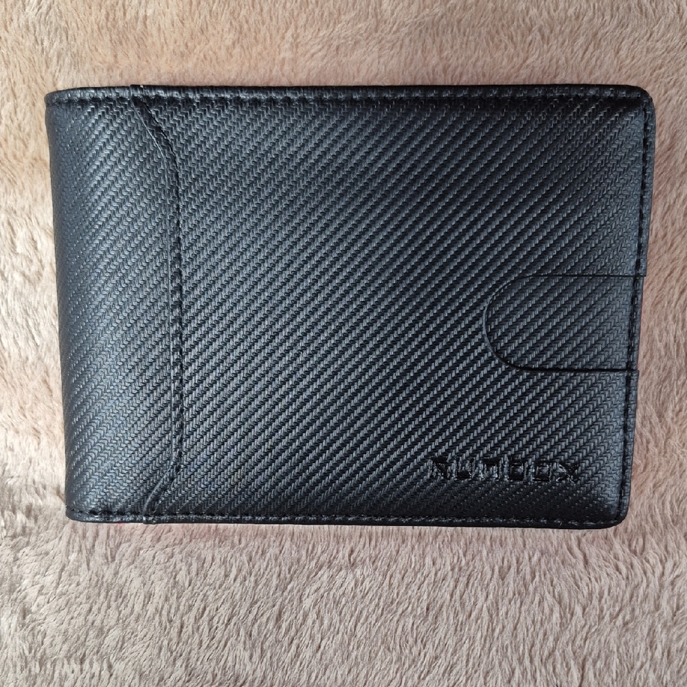 Runbox Slim Textured Black Wallet